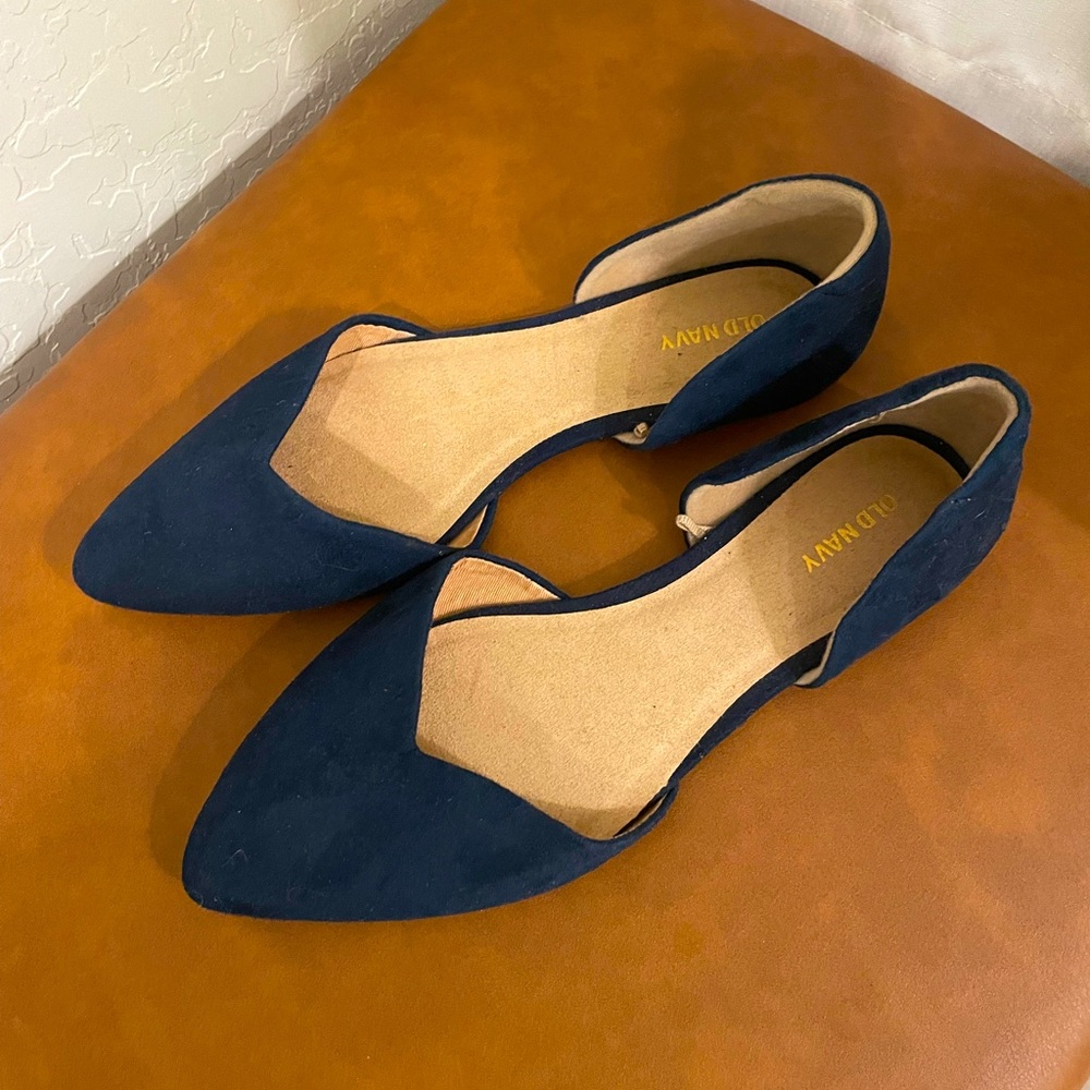 Navy pointed flats